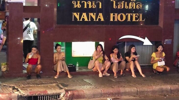 Thermae Cafe Freelancers. Nana Plaza to Asok, Sukhumvit Road Nightlife Walk, look around.