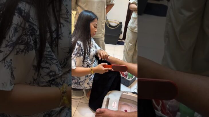 2024年 【🇵🇭MANILA ロマンスKTV Aiko mama】ロマンスを正面から見て右側にRelaxSalonがあり、そこでスタッフさんに教えてる動画です😄😄