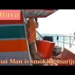 🇹🇭Pattaya Thailand / A Thai is smoking marijuana scenes / January 2023  タイ人が船の上でマリファナを吸いだした〜タイでは合法