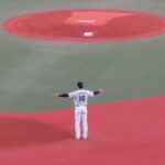 大注目の大谷翔平がグランドに1人登場！【現地映像】