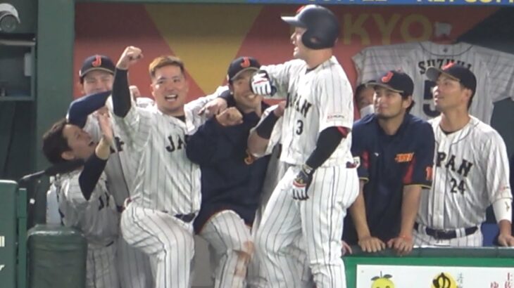 大谷の代打・牧秀悟がホームラン！ベンチの皆とデスターシャ！！ (2023/03/11)