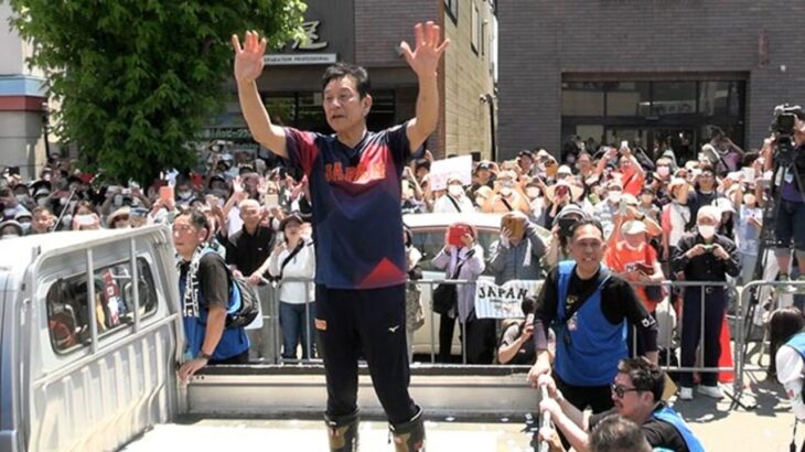 栗山さんＷＢＣ優勝祝うパレード　生活の拠点の栗山町でファンと喜び分かち合う