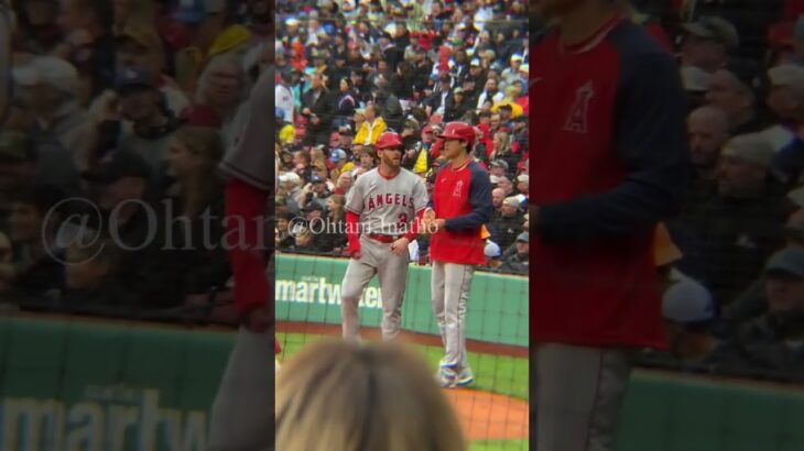 大谷翔平選手・ジャンバーを着ての本塁生還。レッドソックス戦。Shohei Ohtani scored at home plate wearing a jacket in Red Sox game.