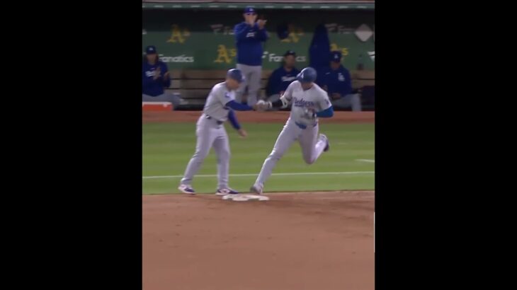 Shohei Ohtani y su bat flip #pelotasrs #beisbol #beisbolista #beisbolista #sportsball #mlbhoy #mlb