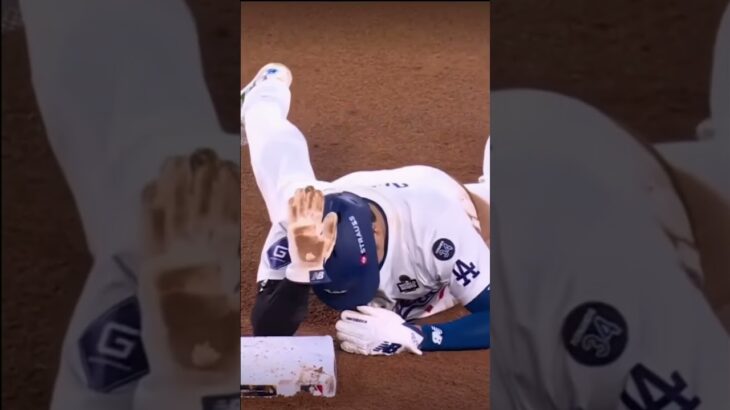 Shohei Ohtani gets hurt stealing a base ￼#shorts #baseball #mlb