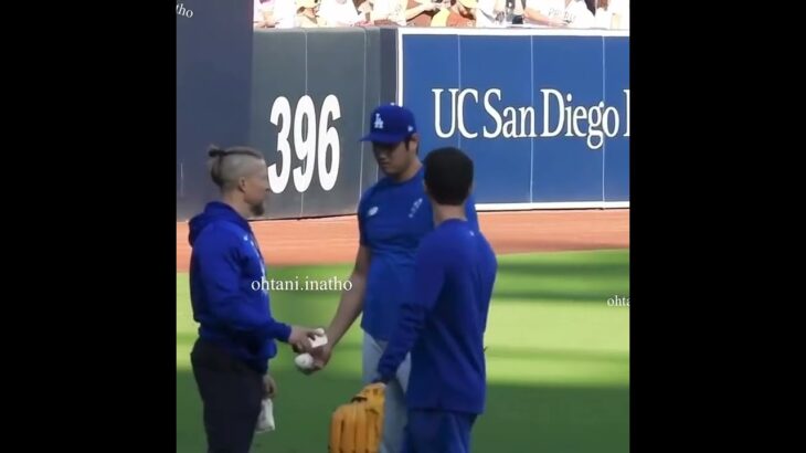 Shohei Ohtani having a little warm up and chat before the LA dodgers beat the SD Padres LOL 🤣🤣🤣