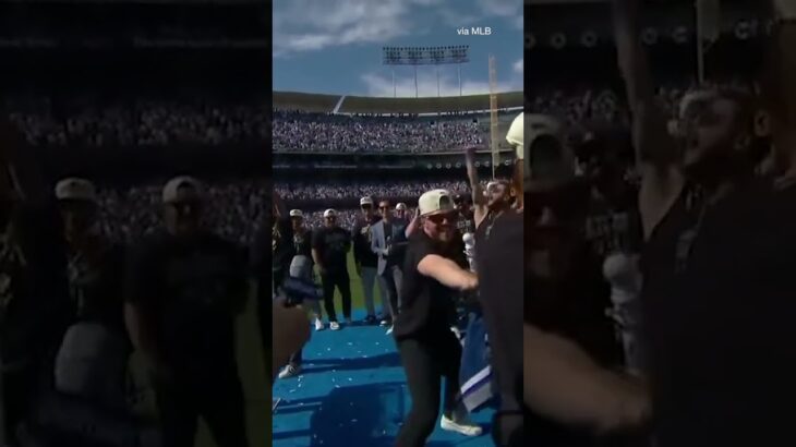 Shohei Ohtani made a speech at the Dodgers World Series parade #shorts