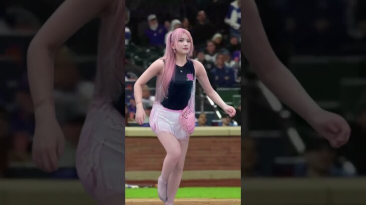 THE GIRL CAN SWING LIKE Shohei Ohtani  #cheerleader