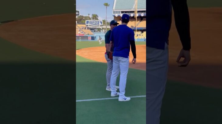 エンゼルスで同僚だったウルシェラ選手とハグ #大谷翔平 #shoheiohtani #ドジャース #dodgers