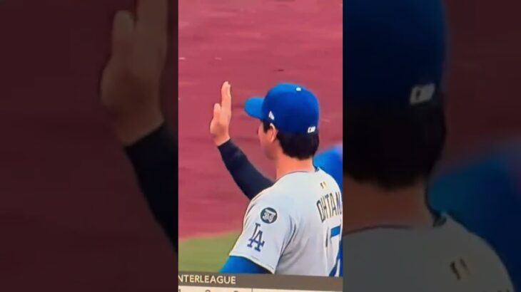 ドジャース最終戦勝利し皆とハイタッチする大谷翔平ワトソンさん真っ先に、 #shoheiohtani #ドジャース
