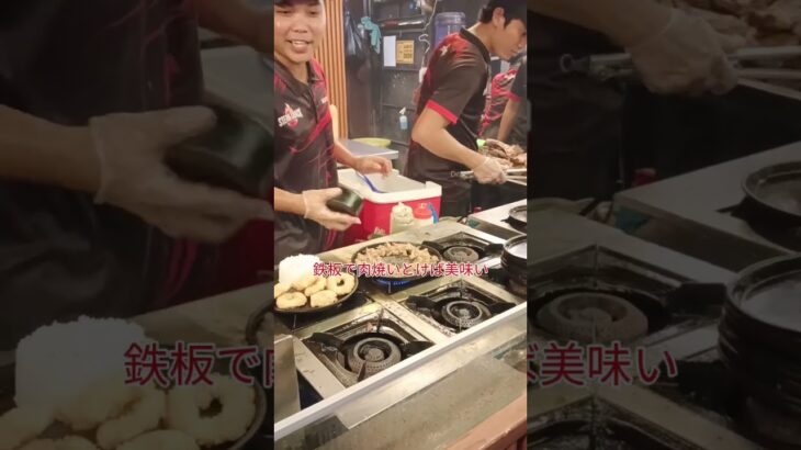 2025年 セブ島郊外 海沿いにできた屋台村 鉄板で肉を焼けば美味い