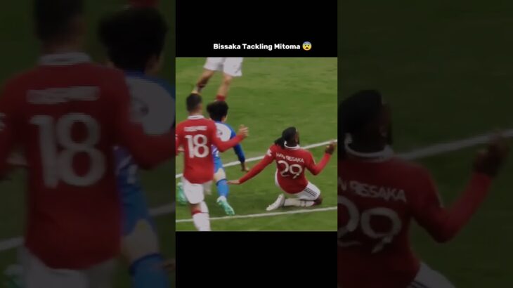 Aaron Wan-Bissaka Ruthlessly tackles Mitoma 🔥